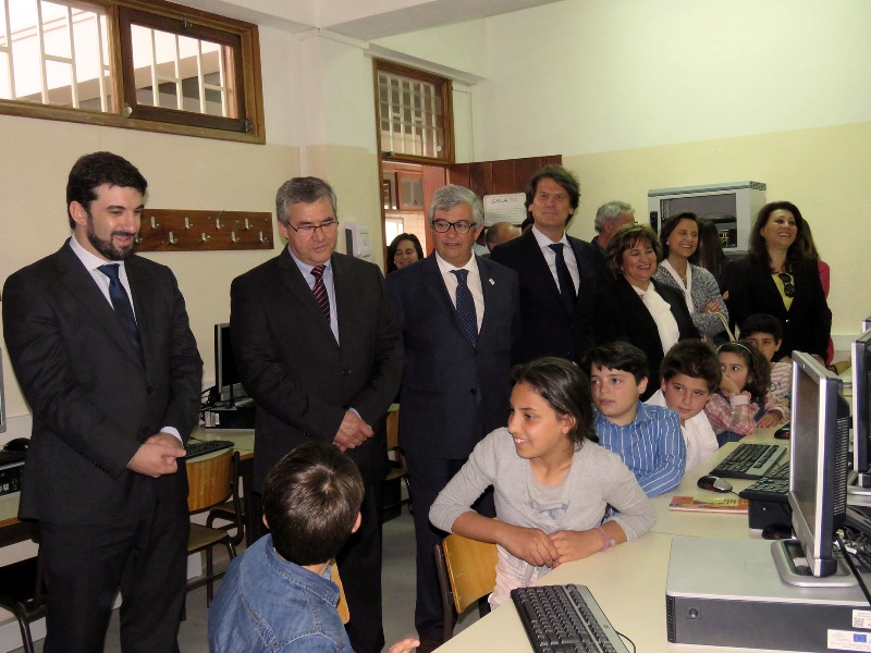 Ministro Da Educação Inaugura Biblioteca